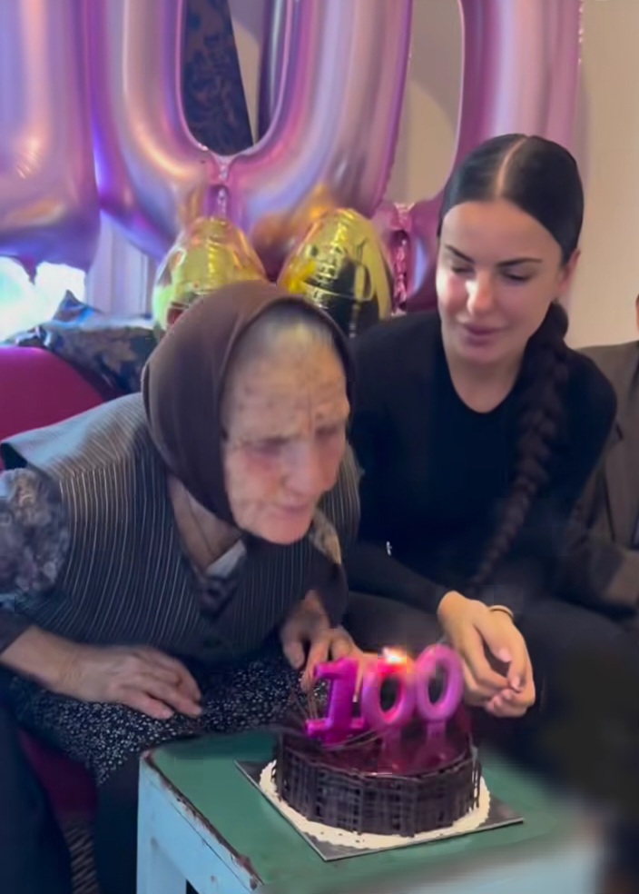 Бака Мирјана Петровић из села Цикоте код Лознице прославила 100. рођендан